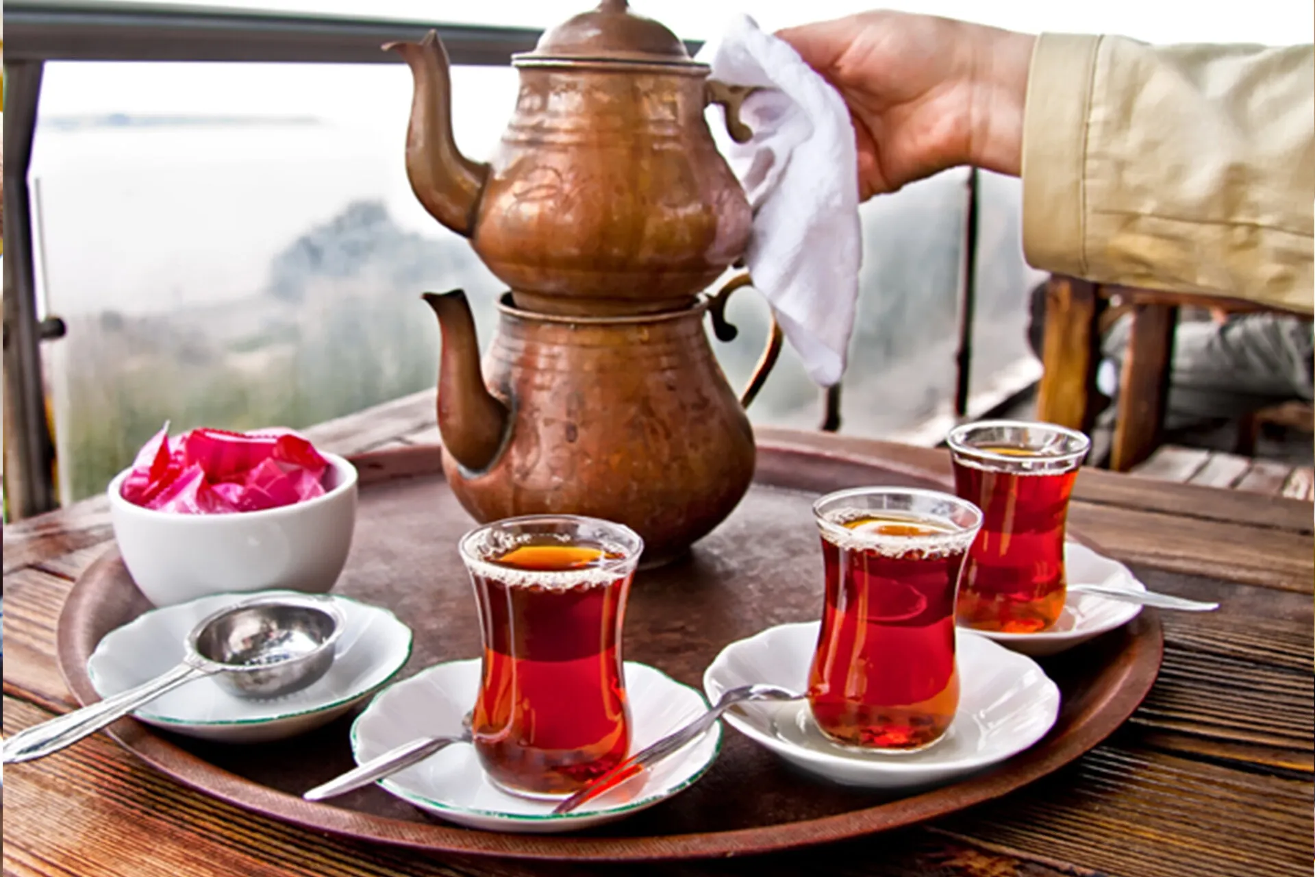 Haliç'e karşı çay ve kahvaltı