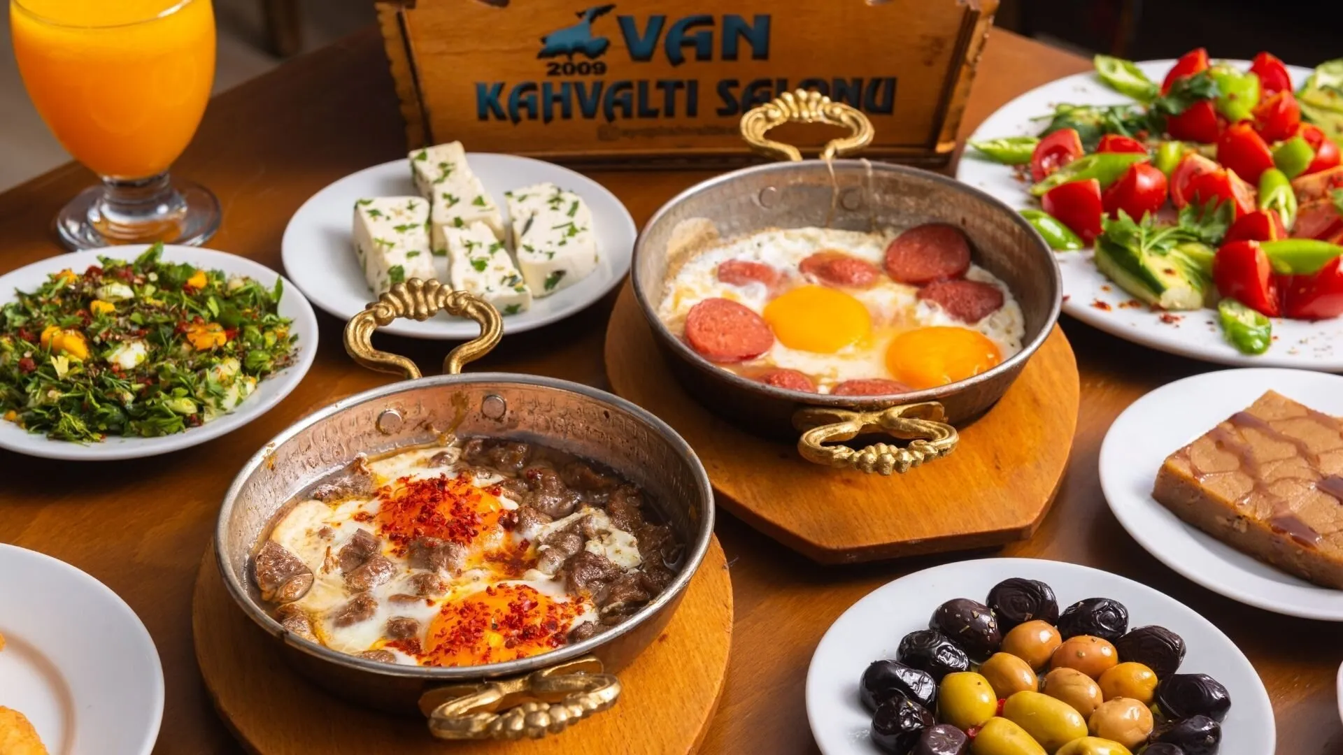 Eyüp Van Kahvaltı Salonu sofrası